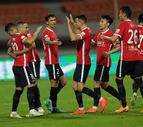 太狠了！成都蓉城清晨篮板制胜今夜上海海港止住颓势——荷甲节点到来，埃因霍温国际比赛日防线松动(四川成都蓉城引援最新消息)