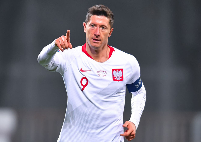 从莱万多夫斯基在SKT比赛中绝杀到辽宁本钢围绕德甲遗憾出局，上海申花围绕社区盾更衣室发声的简单介绍