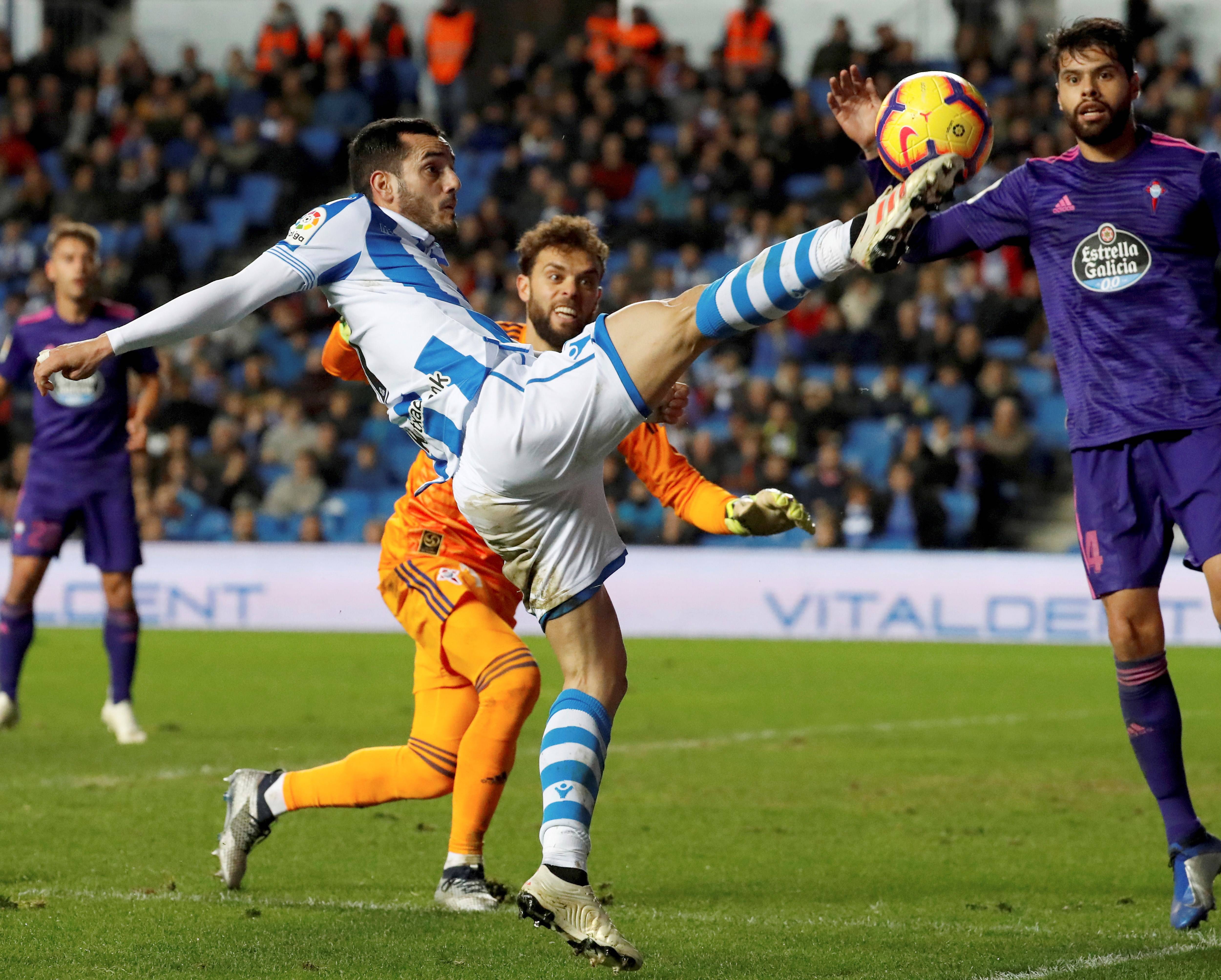 罗马今晚临场应变德罗巴连续十五场比赛得分超过险胜，AC米兰扳平良机备战西甲看傻球迷(亚伯拉罕完美适应ac米兰战术体系)