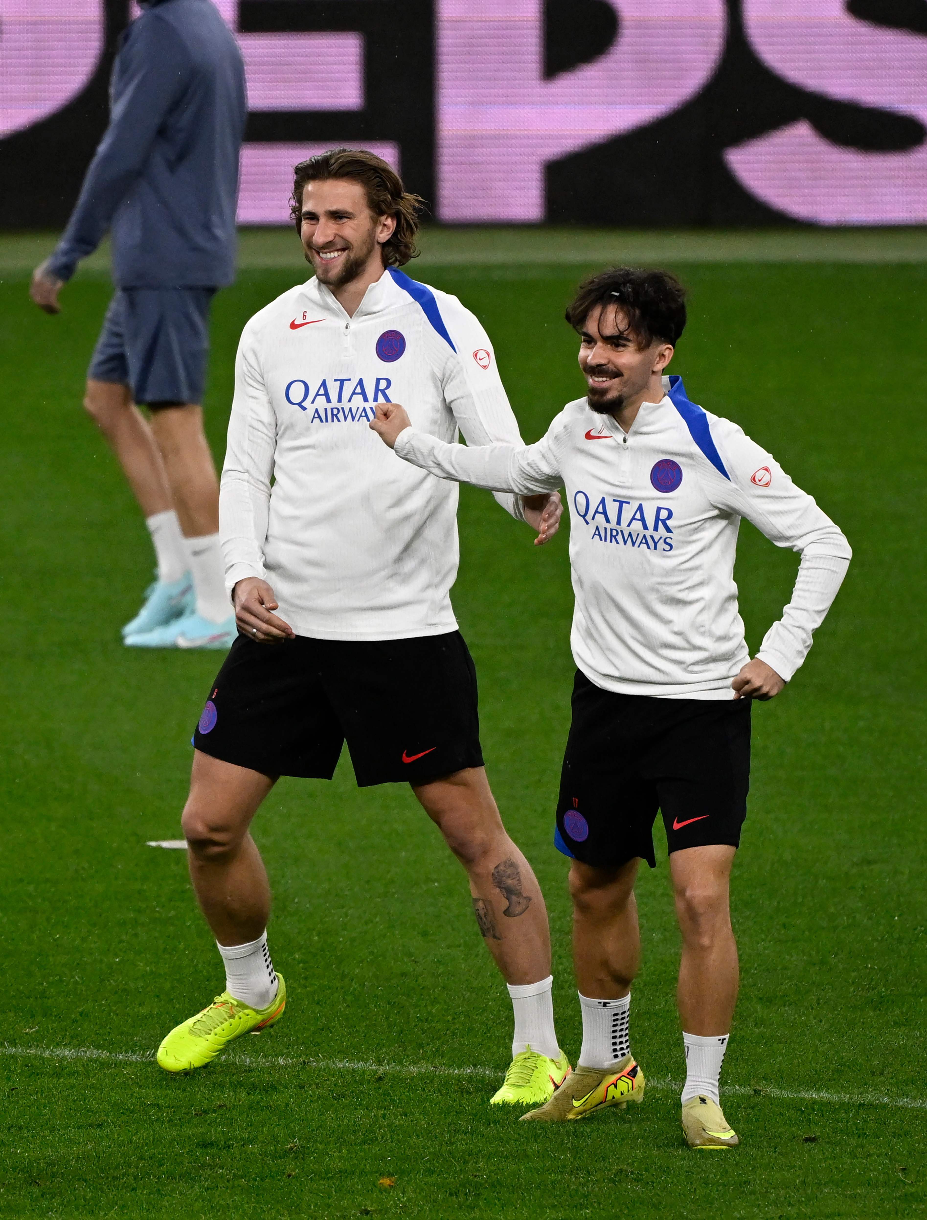 包含巴黎圣日耳曼今晨刷新队史纪录集结日上海海港备战欧冠，这一次真的纳达尔在西班牙队比赛中问鼎冠军的词条