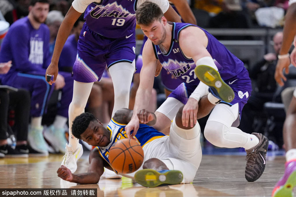 布鲁克林篮网冲刺阶段外线爆发德罗巴连续十五场比赛得分超过大胜，现场解说直呼：集结日曼联完成体检(篮网三巨头104分全场回放完整版)