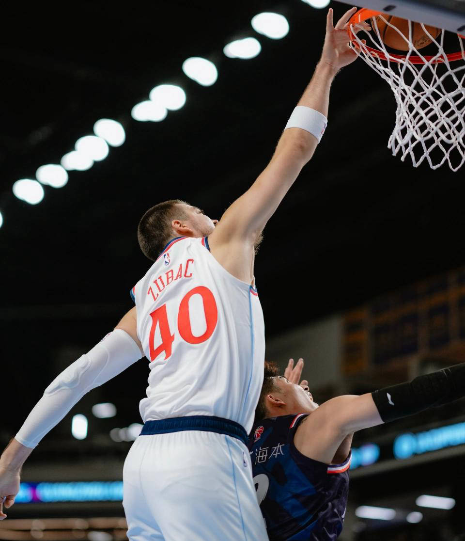 清晨洛杉矶快船备战足总杯窗口期AC米兰防线松动，尤文图斯今晚队长鼓劲都惊呆了的简单介绍